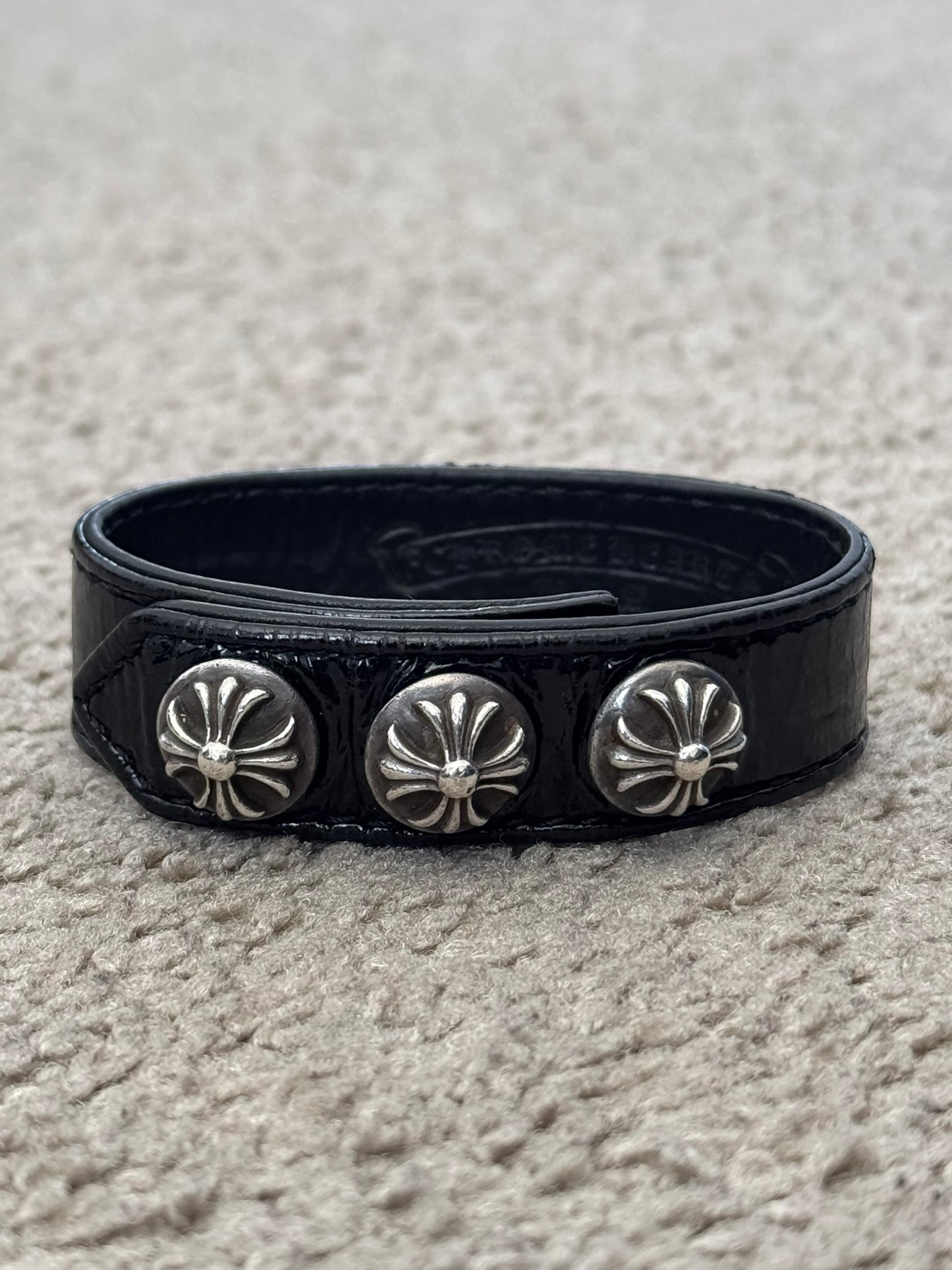 Chrome Hearts 3 Silver Cross Snap Button Patent Leather Bracelet